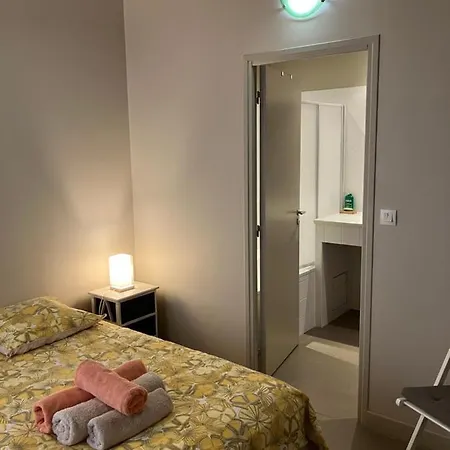 Apartment Centre Historique De Nimes-thomas Nimes